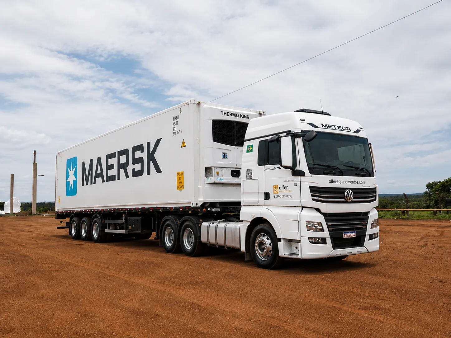 Carreta Alfer com container refrigerado Maersk Thermo King